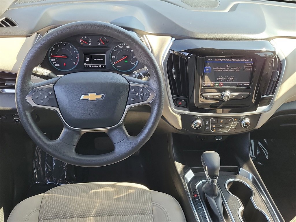 Used 2022 Chevrolet Traverse LS image 4