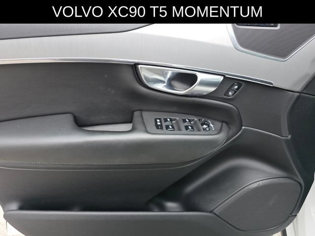 Used 2022 Volvo XC90 T5 Momentum w/ Protection Package Premier FWD image 27