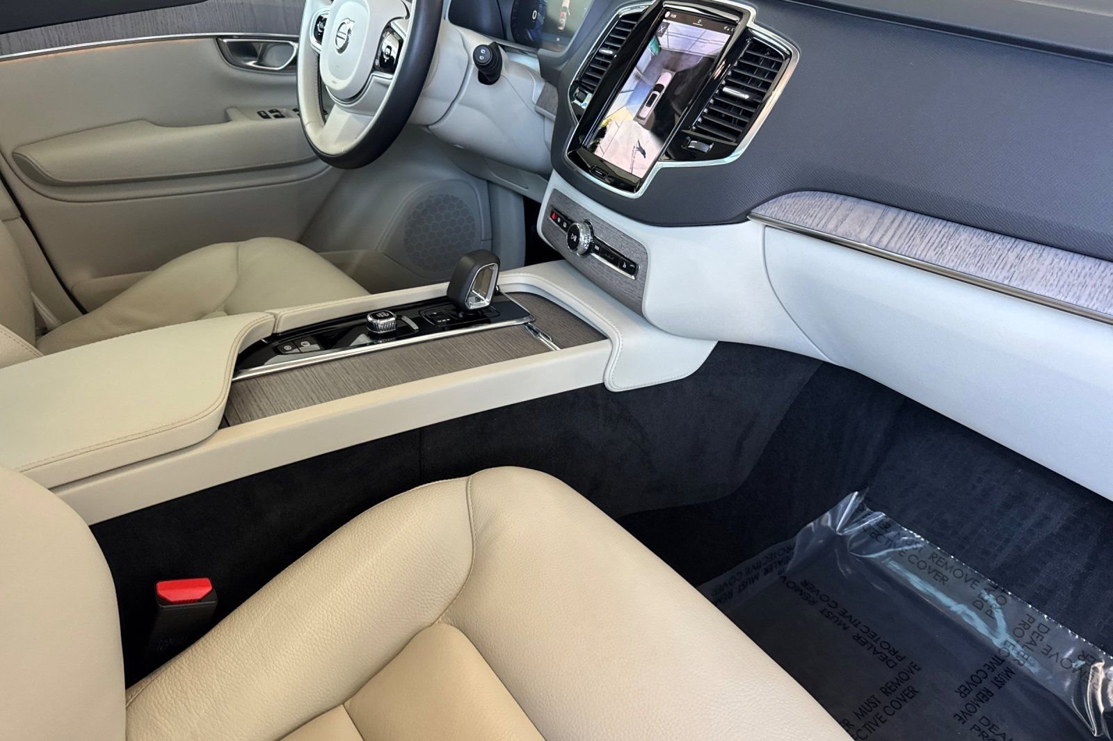 Certified 2024 Volvo XC90 T8 Plus w/ Protection Package Premier image 19