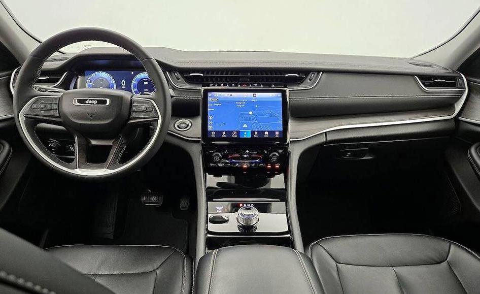 Used 2023 Jeep Grand Cherokee Limited AWD/4WD image 6