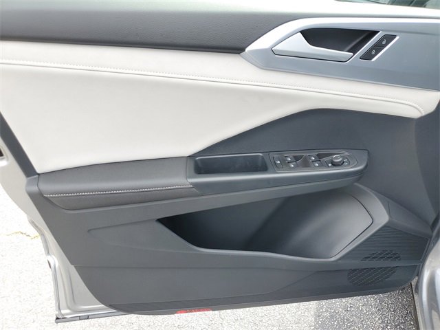 New 2025 Volkswagen Taos SE image 21