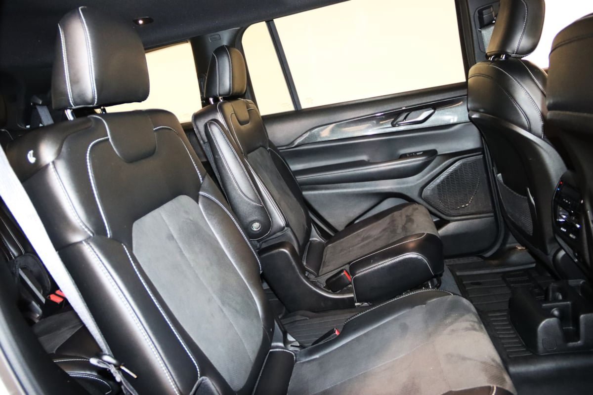 Used 2023 Jeep Grand Cherokee L Laredo AWD/4WD image 65