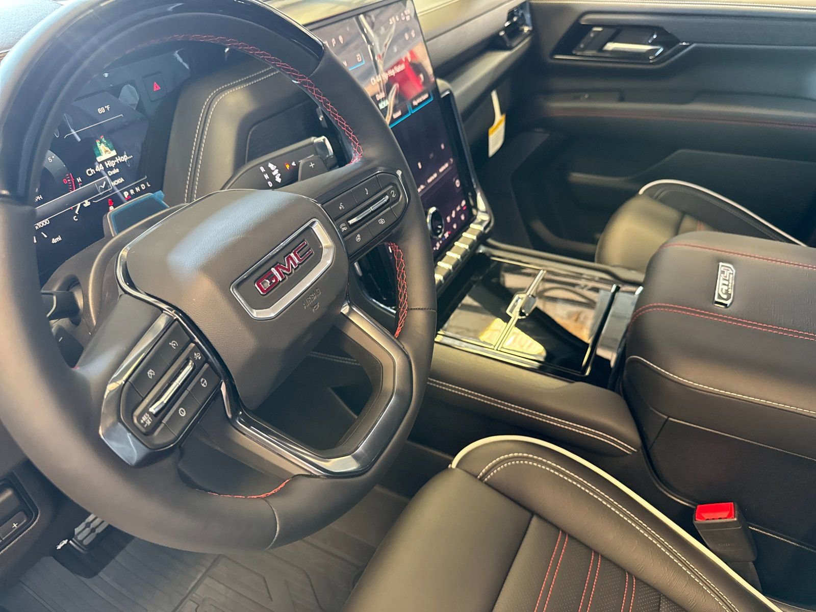 New 2026 GMC Yukon AT4 Ultimate AWD/4WD image 9