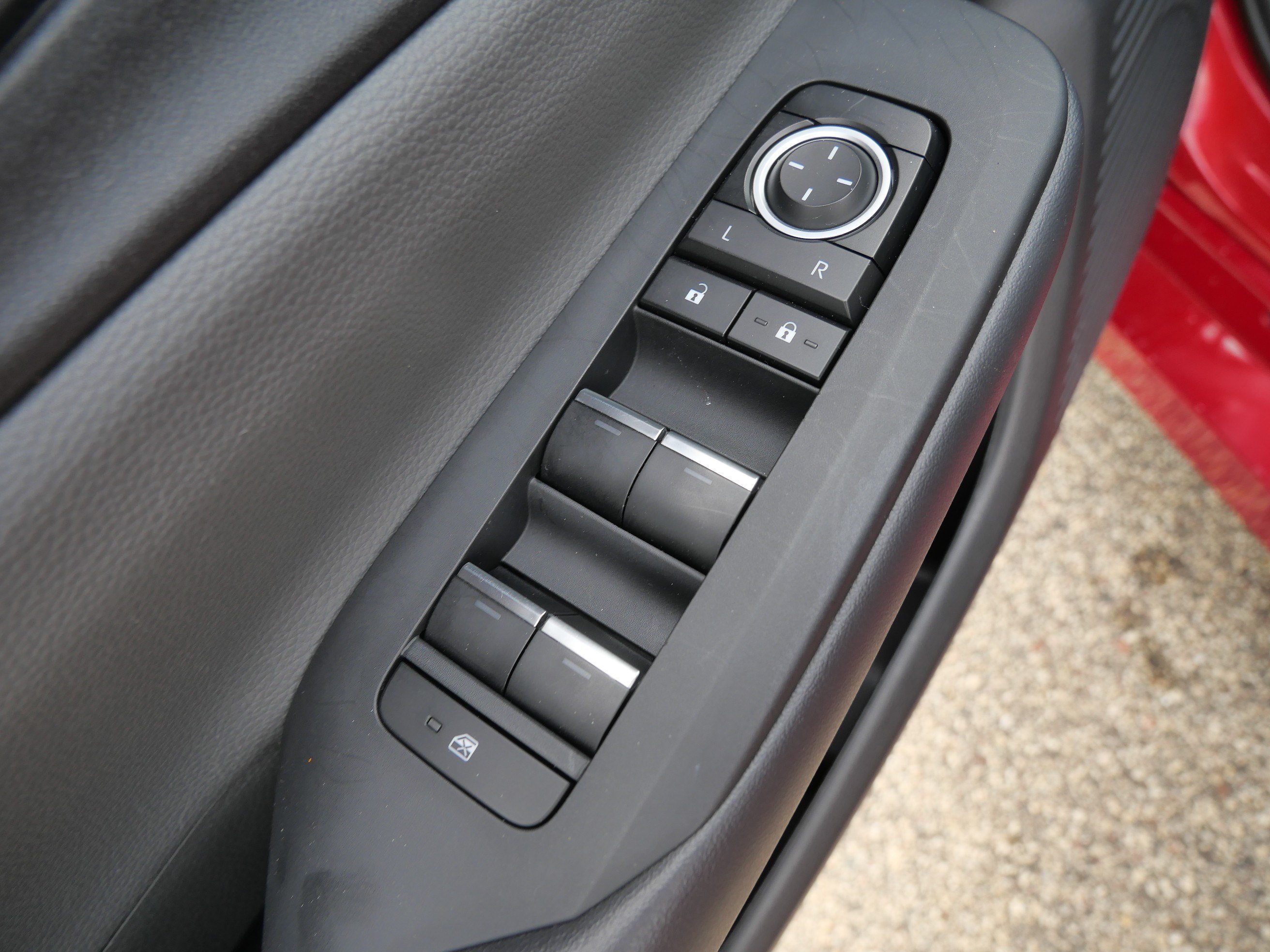 Certified 2025 Toyota Prius XLE FWD image 20