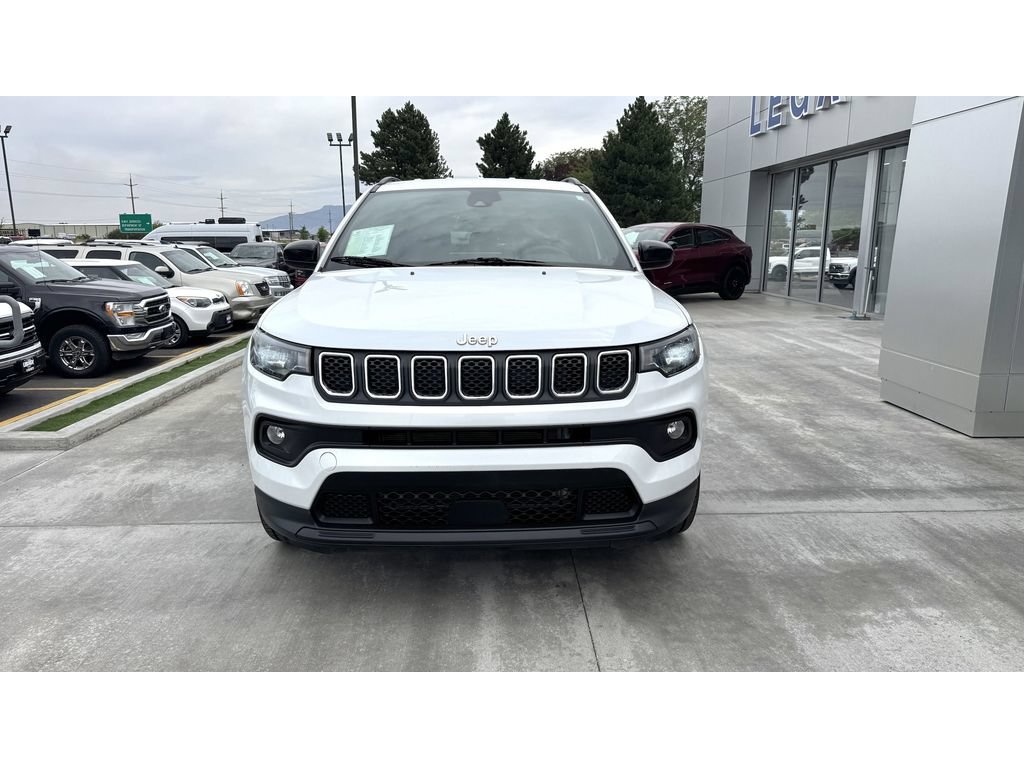 Used 2024 Jeep Compass Latitude AWD/4WD image 2