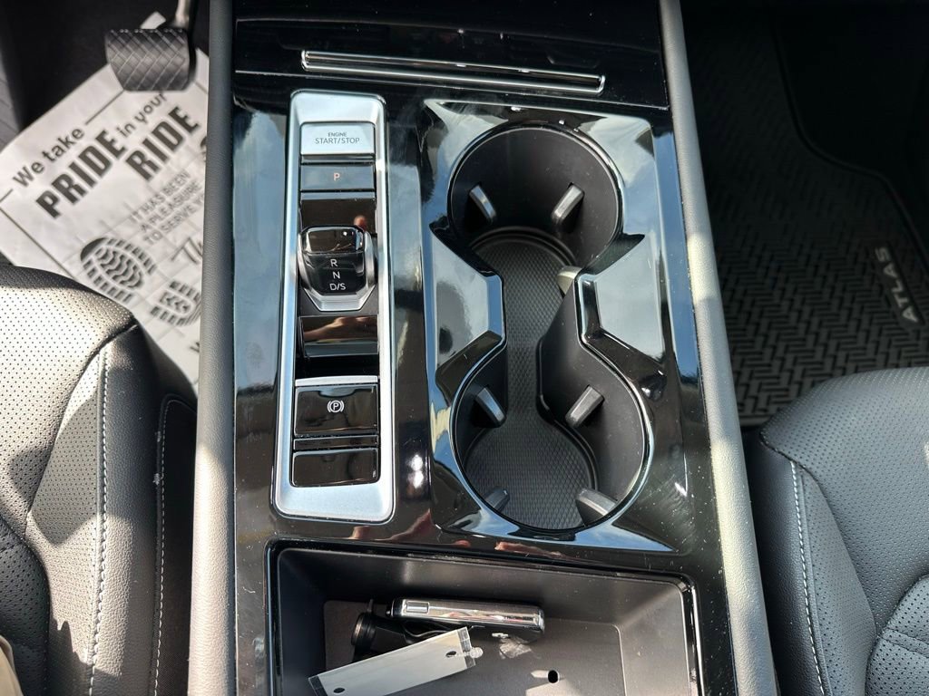 Used 2024 Volkswagen Atlas SE image 17