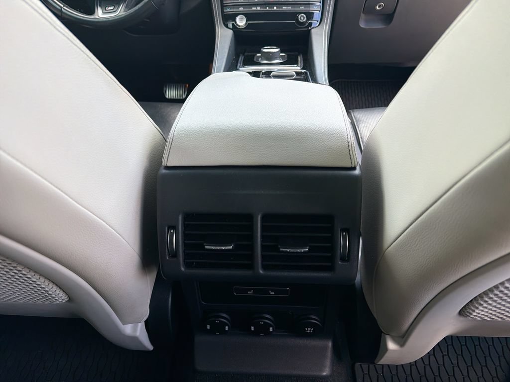 Used 2020 Jaguar F-PACE S AWD/4WD image 18