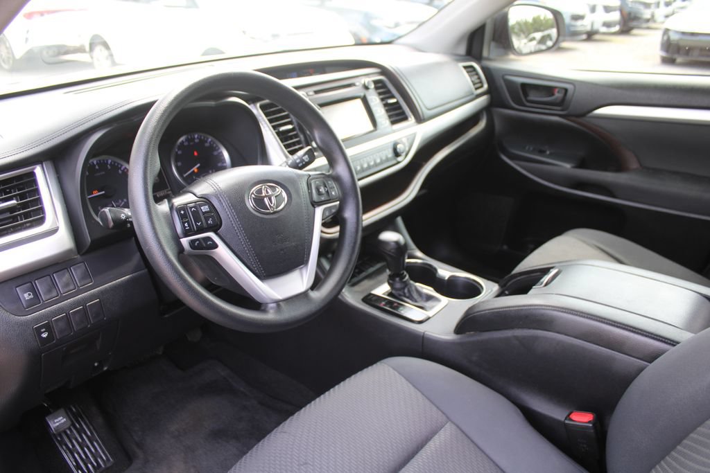 Used 2019 Toyota Highlander LE FWD image 21