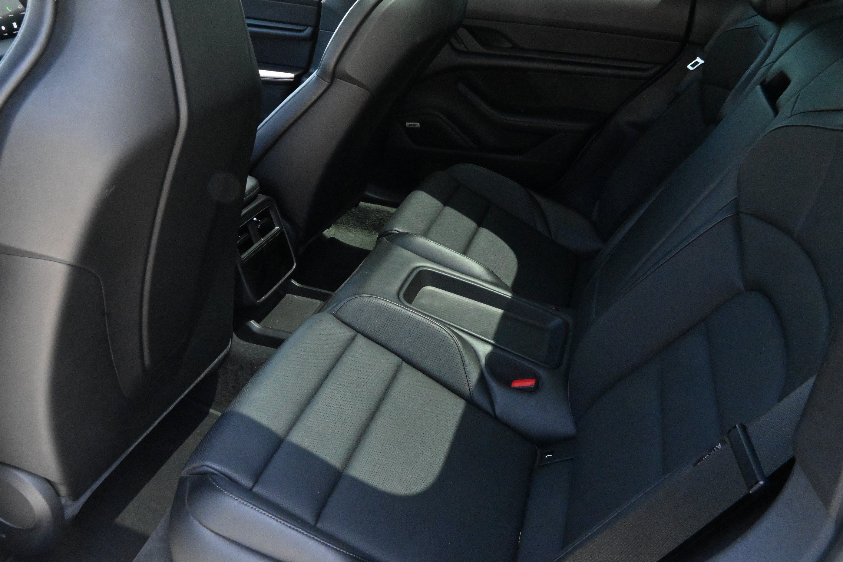 Used 2022 Porsche Taycan RWD image 13