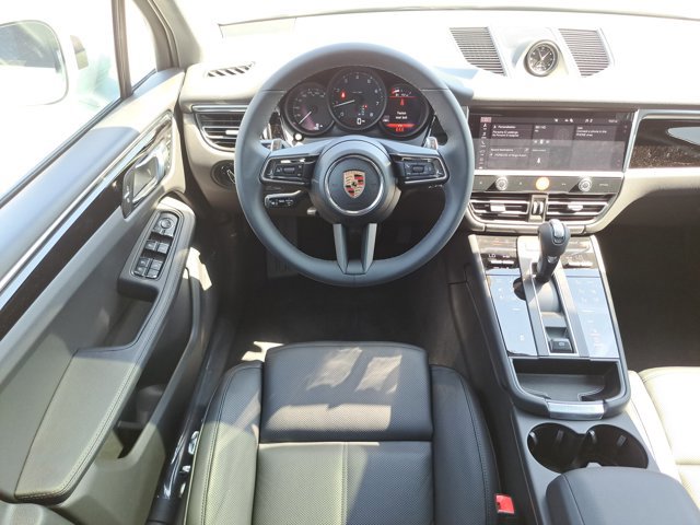 Used 2025 Porsche Macan image 17