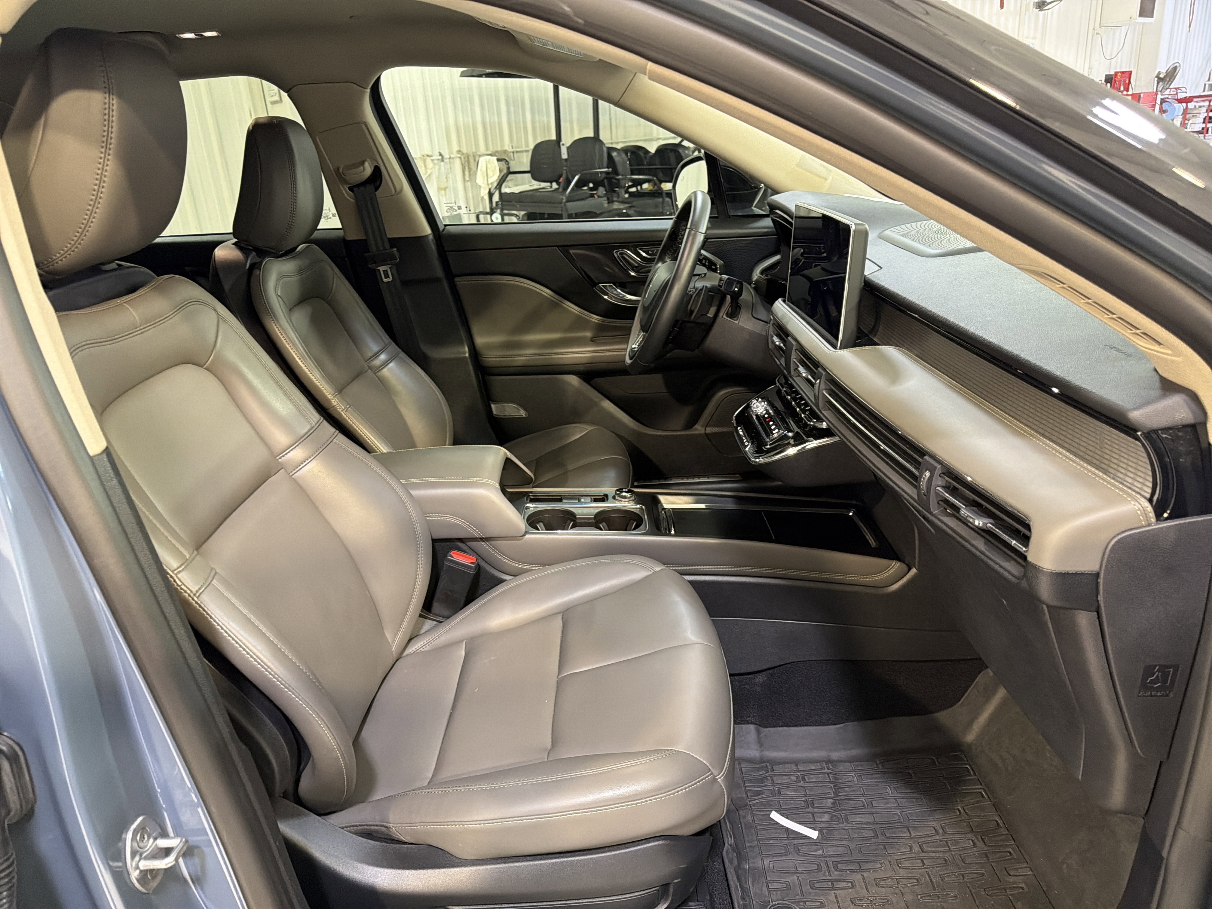 Used 2025 Lincoln Corsair FWD image 12