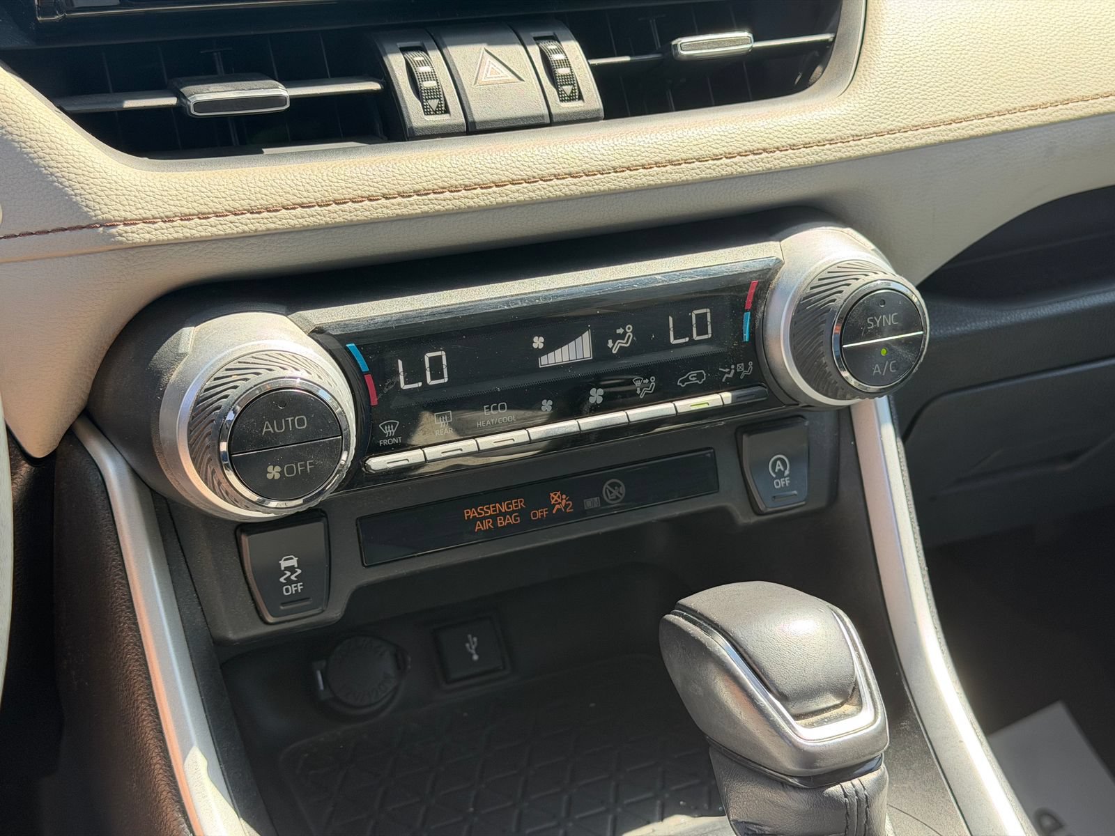 Used 2020 Toyota RAV4 XLE Premium w/ All Weather Liner Package FWD image 24