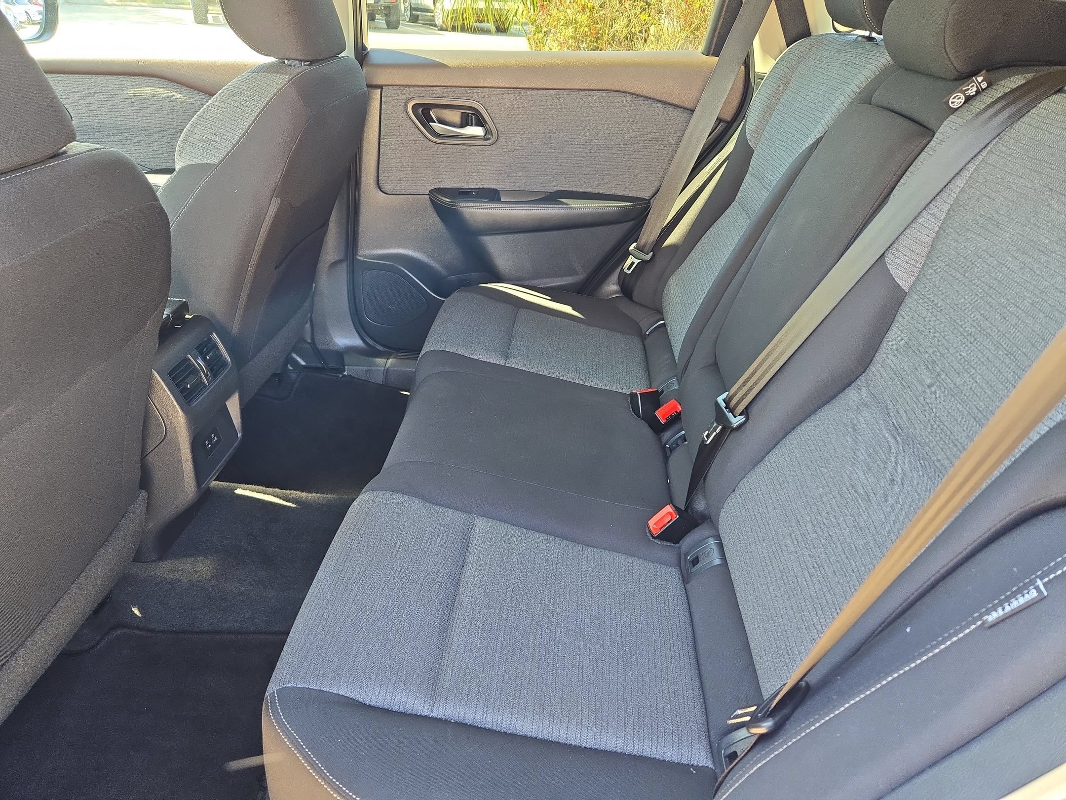 Used 2023 Nissan Rogue SV FWD image 13