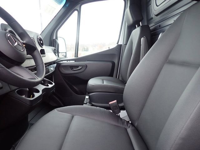 Used 2025 Mercedes-Benz Sprinter 2500 image 11