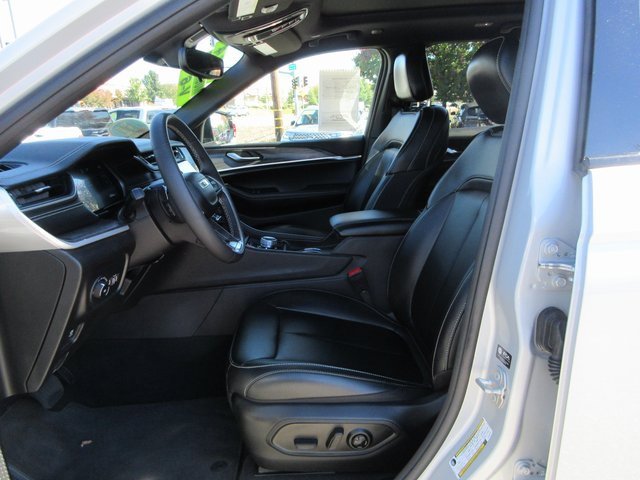 Used 2024 Jeep Grand Cherokee Limited image 14