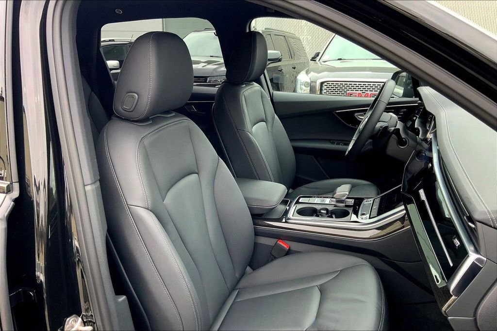 Certified 2025 Audi Q7 2.0T Premium w/ Convenience Plus Package image 9