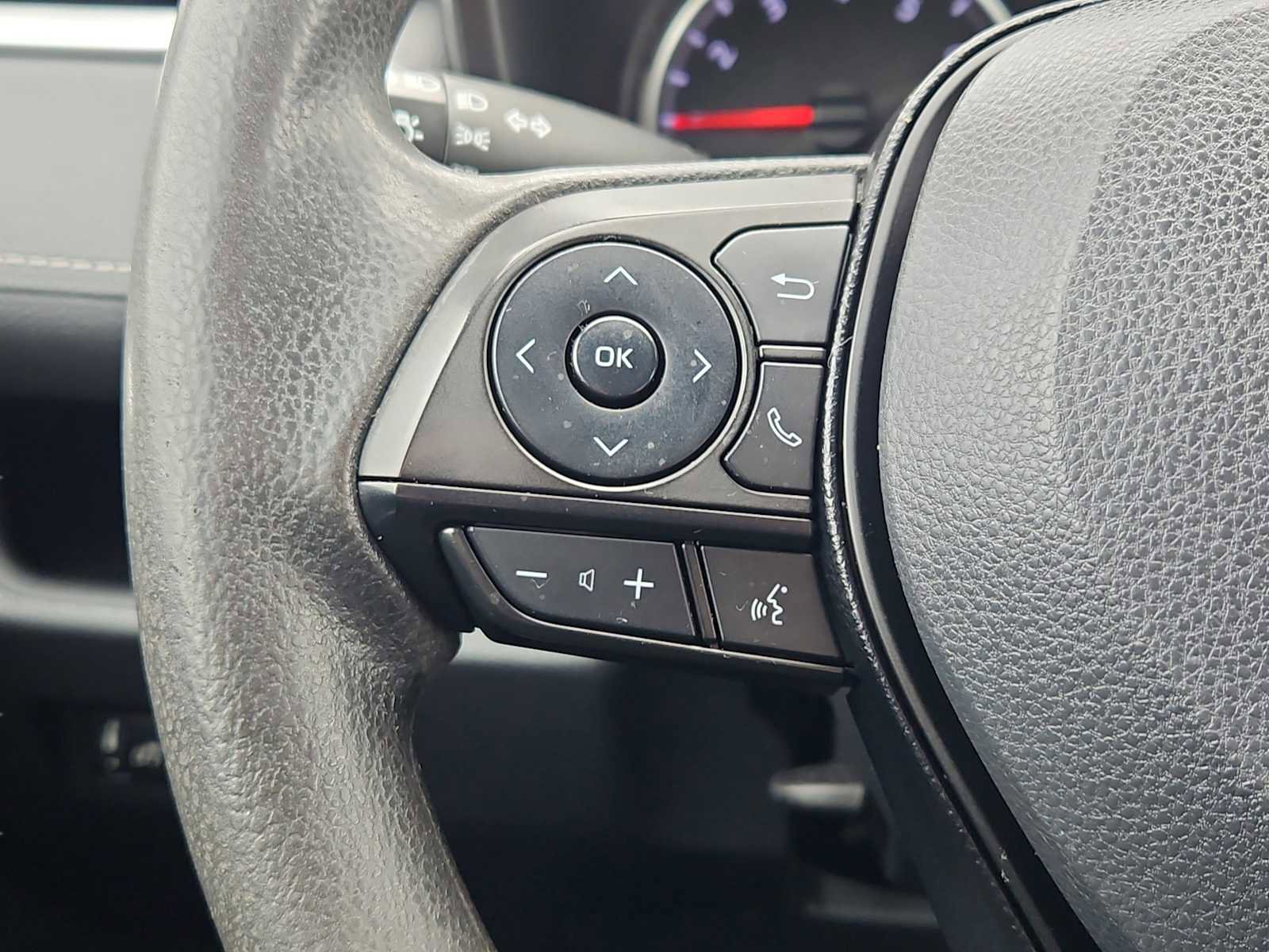 Used 2019 Toyota RAV4 LE w/ Carpet Mat Package AWD/4WD image 18