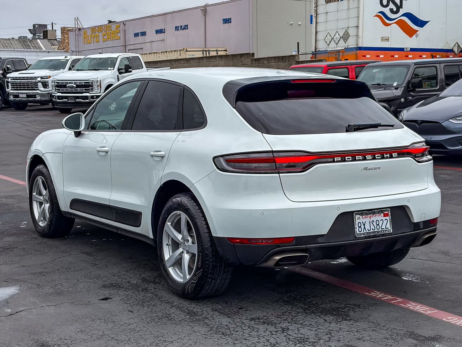 Used 2019 Porsche Macan AWD/4WD image 2