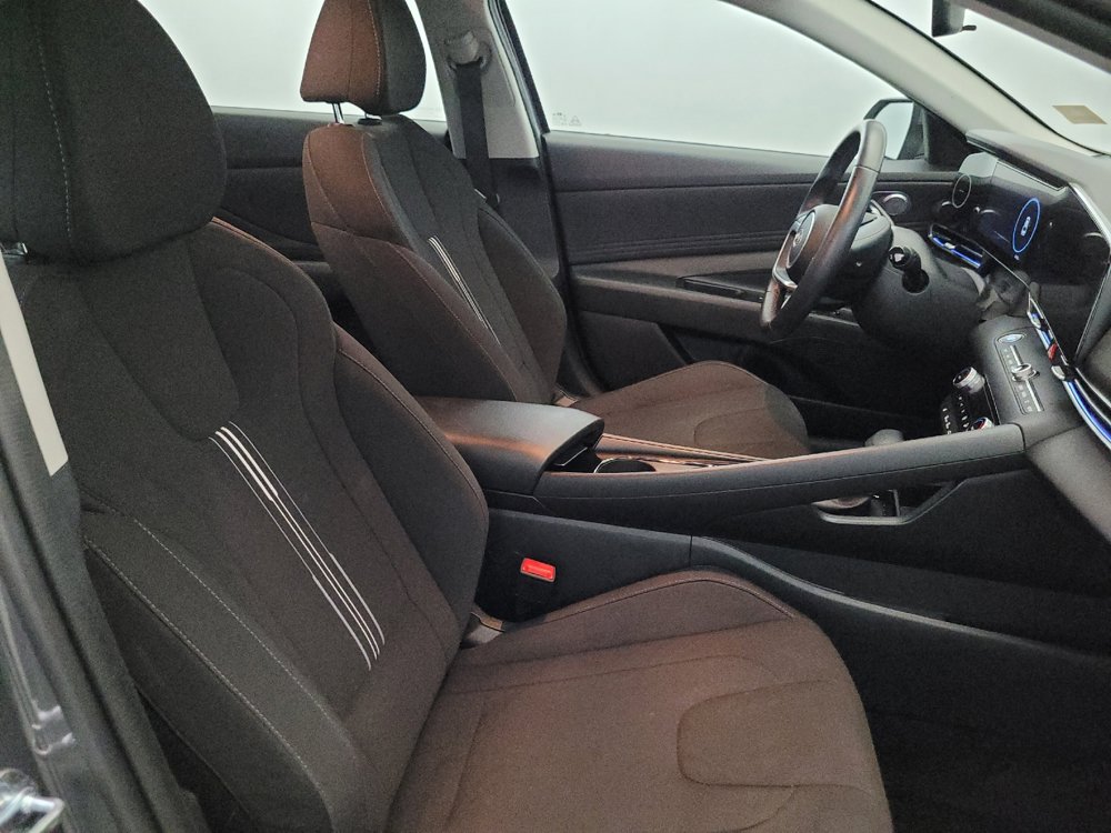 Used 2025 Hyundai Elantra SEL FWD image 21