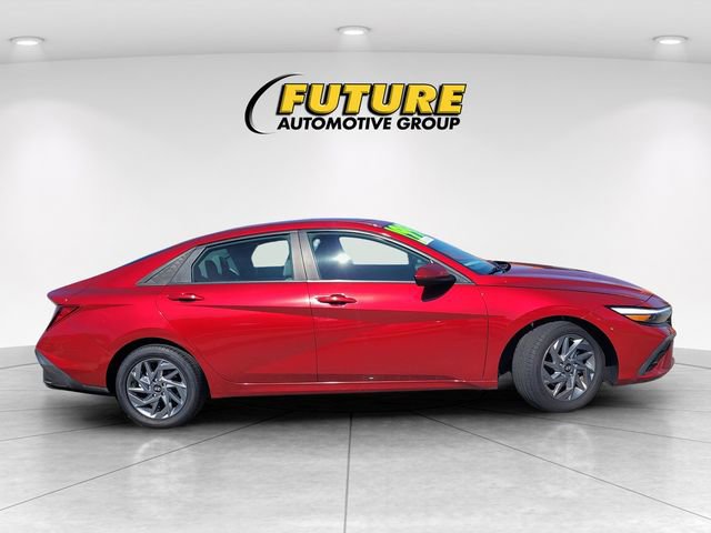 Used 2024 Hyundai Elantra SEL FWD image 3