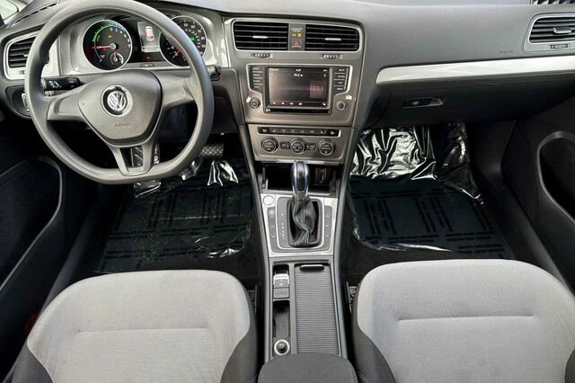 Used 2016 Volkswagen e-Golf SE w/ DC Fast Charging Package image 13