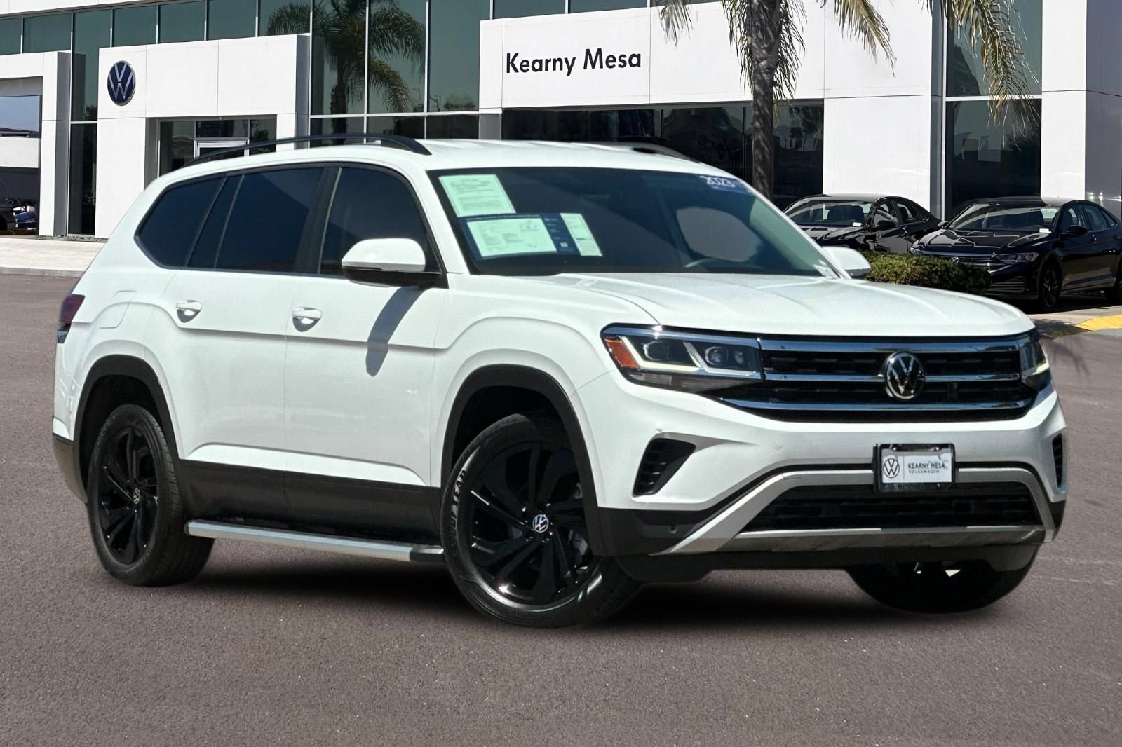 Used 2023 Volkswagen Atlas SE w/ Black Wheel Package FWD image 2
