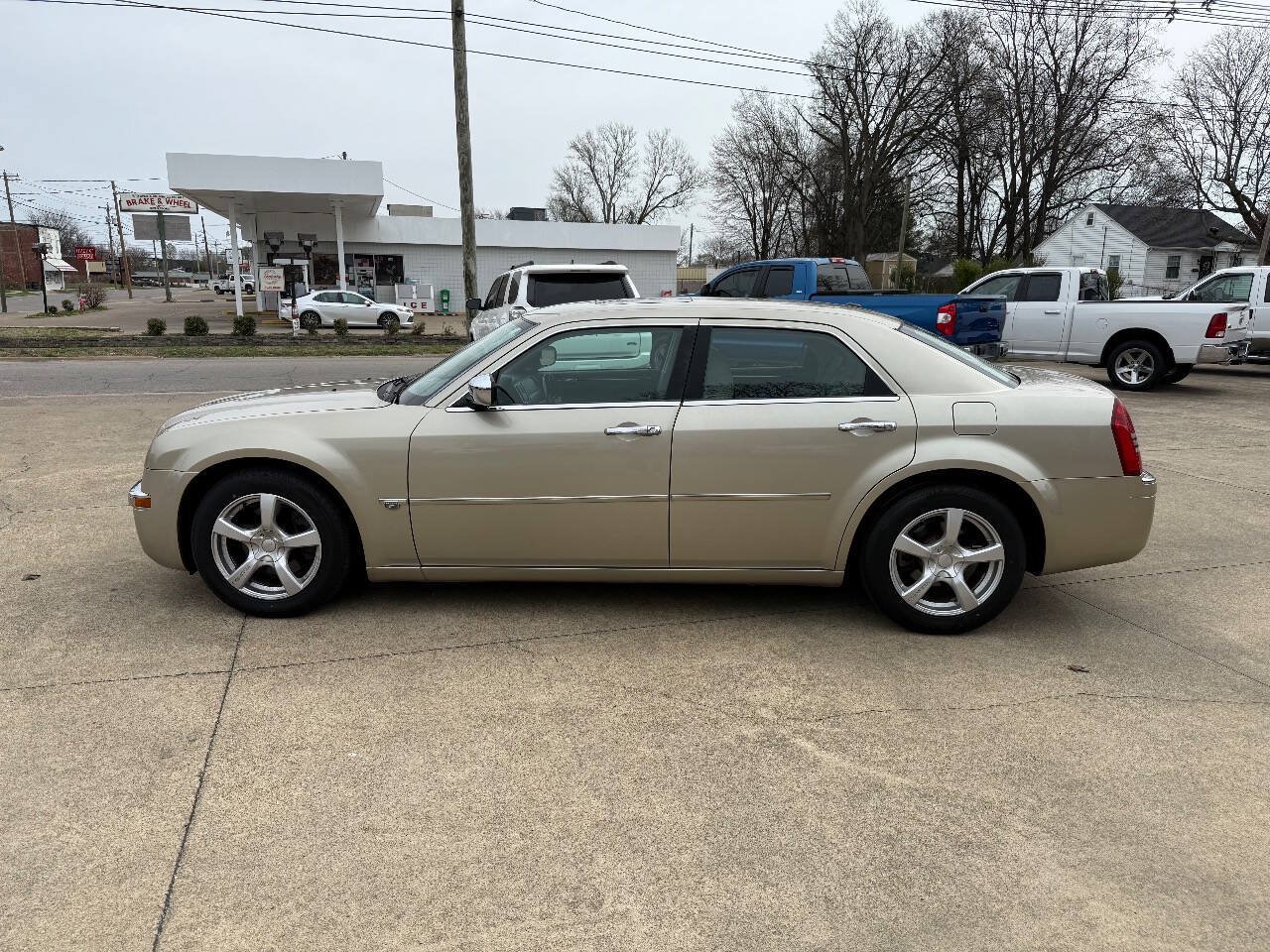 Used 2006 Chrysler 300 C RWD image 2