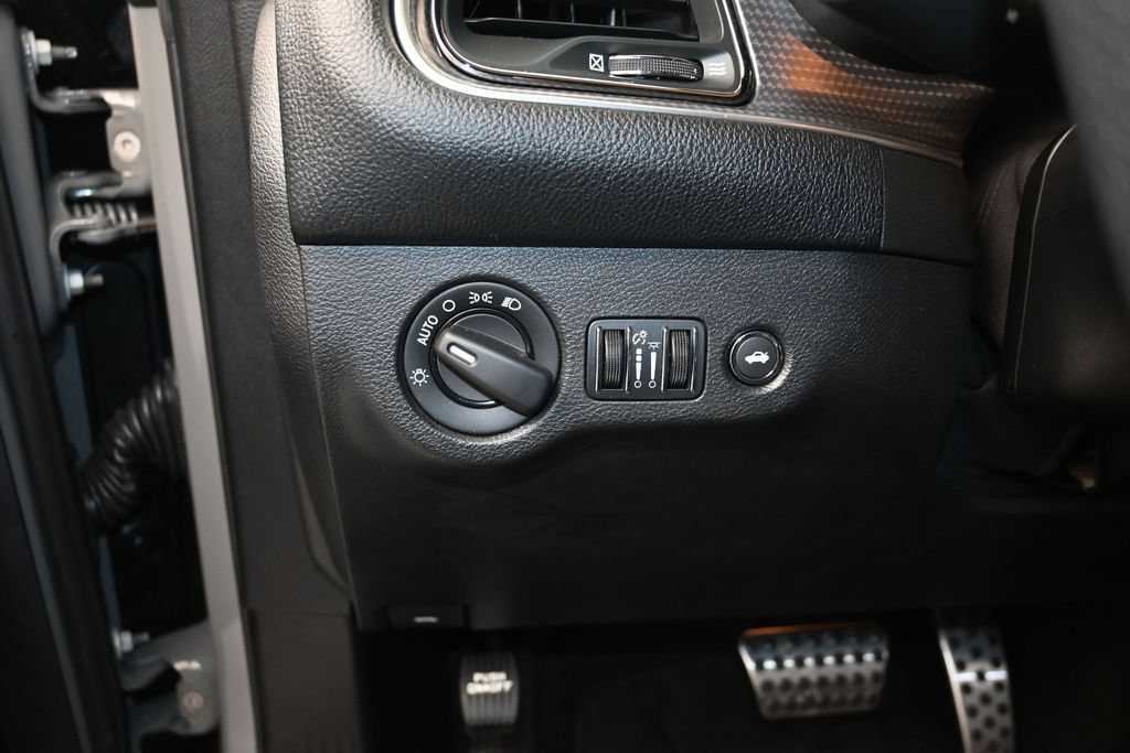 Used 2017 Dodge Challenger SRT Hellcat RWD image 13