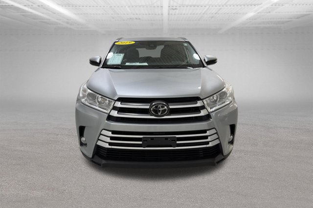 Used 2019 Toyota Highlander XLE AWD/4WD image 2
