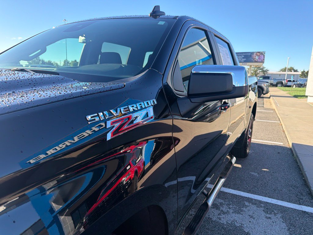 Used 2022 Chevrolet Silverado 1500 LT AWD/4WD image 8