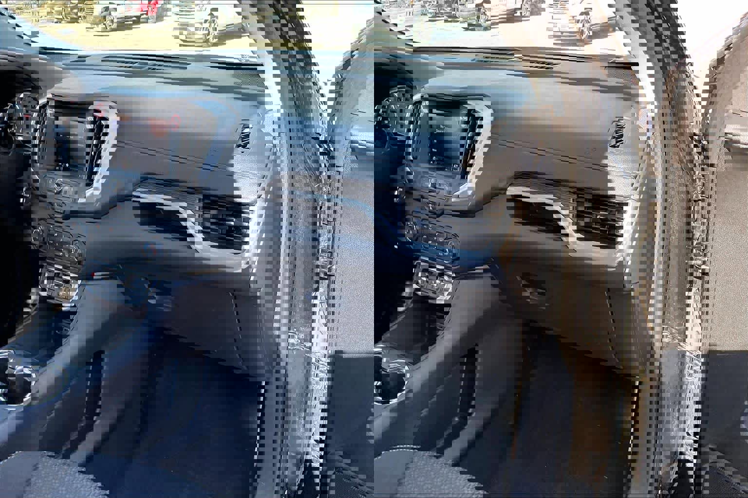 Used 2024 GMC Terrain SLE image 18