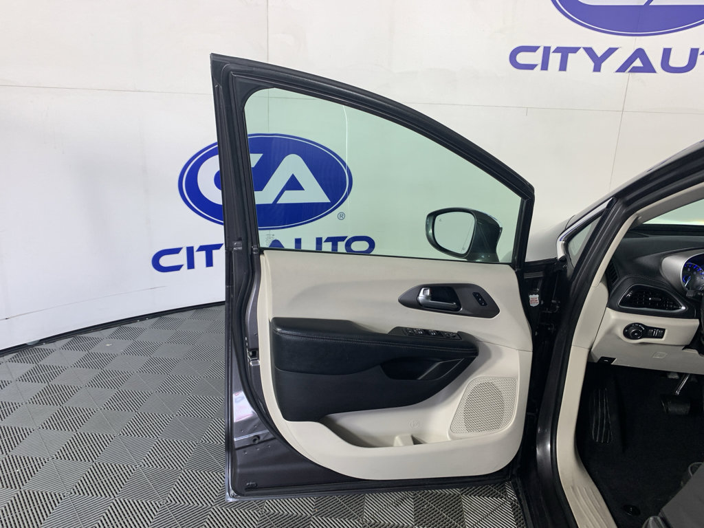 Used 2019 Chrysler Pacifica Limited FWD image 13