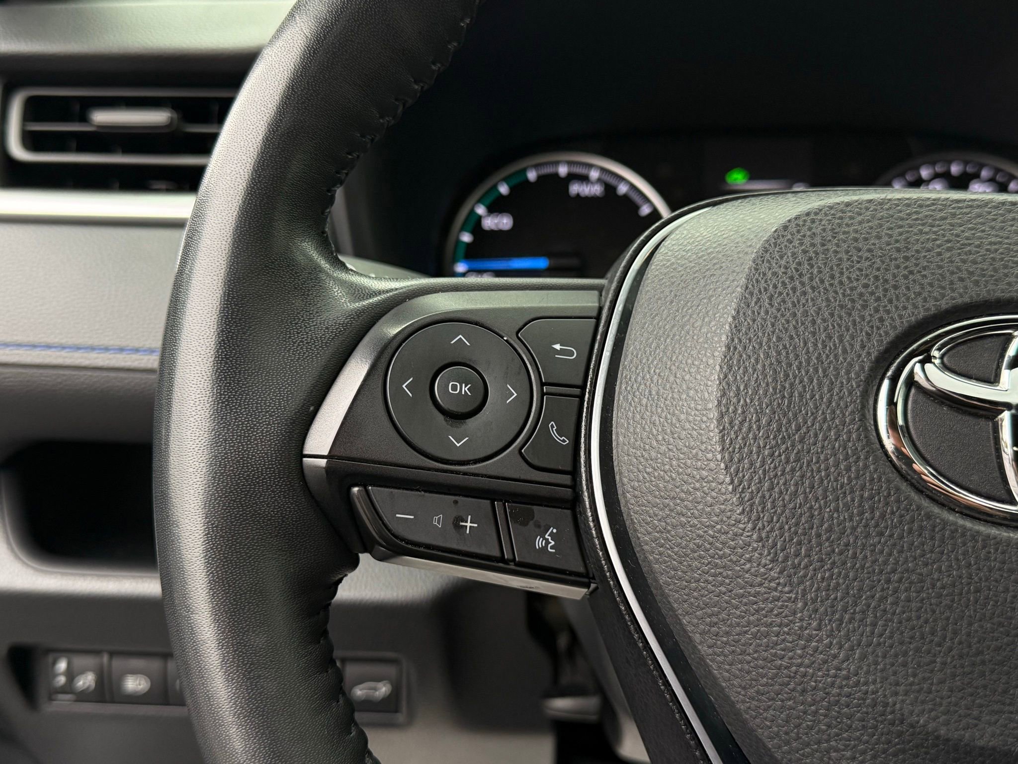 Used 2022 Toyota RAV4 SE image 45