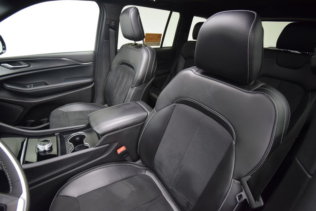 Used 2024 Jeep Grand Cherokee Altitude AWD/4WD image 15