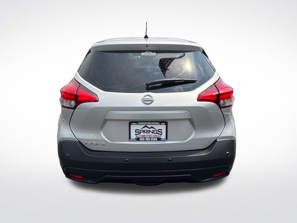 Used 2020 Nissan Kicks S FWD image 4
