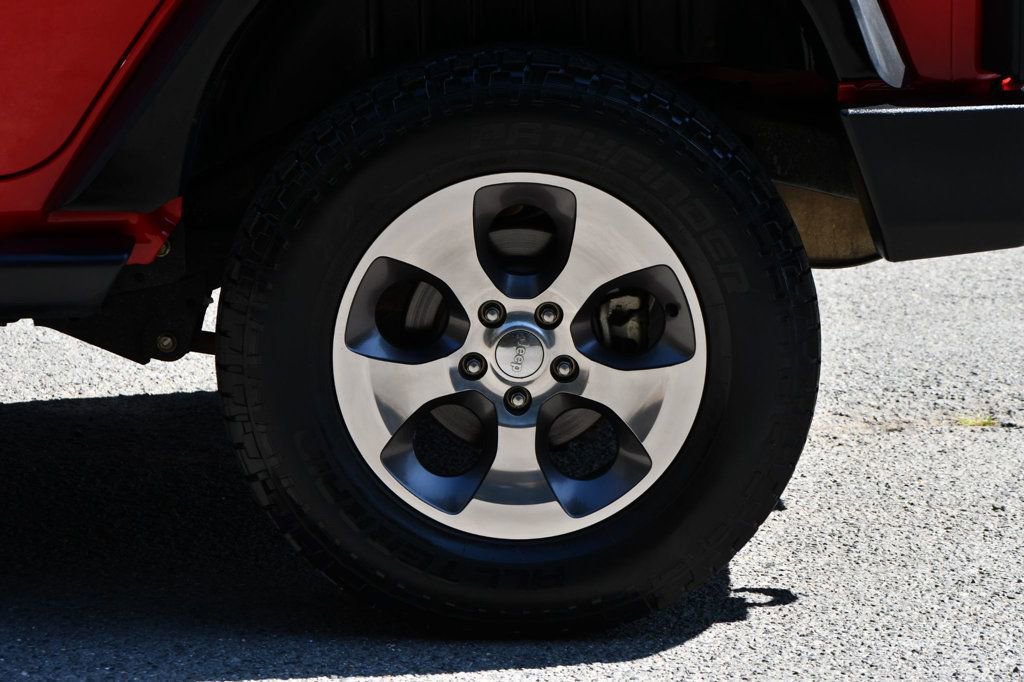 Used 2018 Jeep Wrangler Unlimited Sahara w/ Connectivity Group image 17