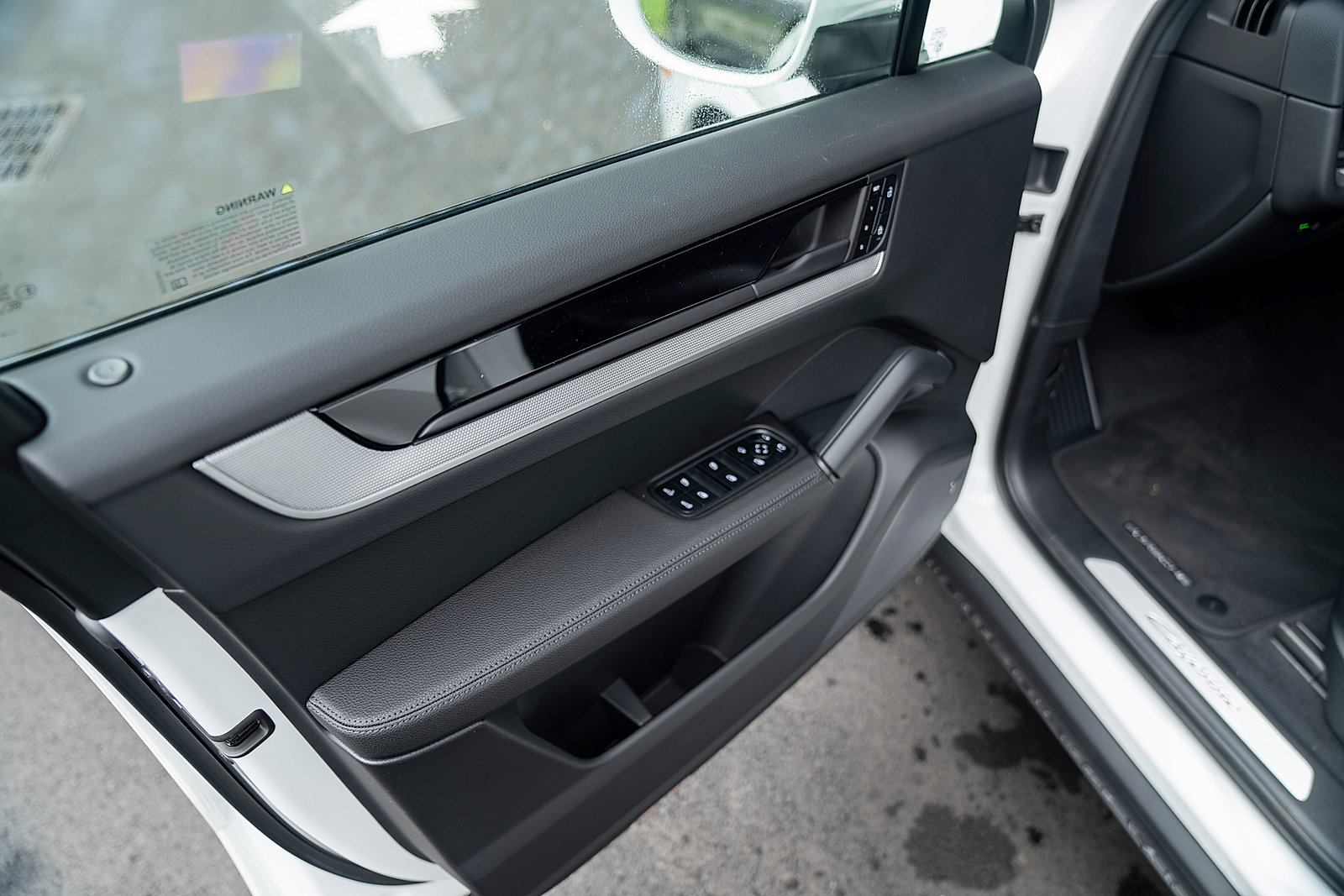 Used 2025 Porsche Cayenne Coupe image 17