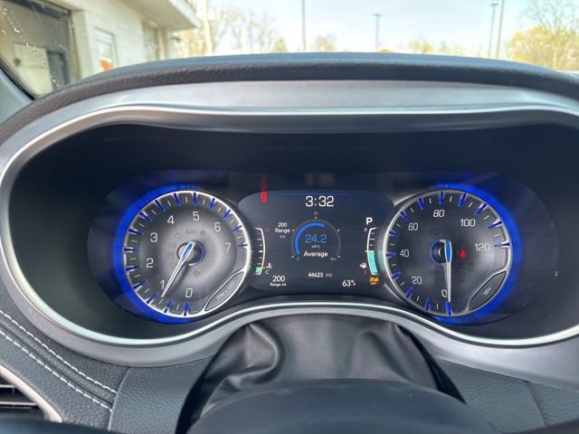 Used 2025 Chrysler Pacifica Limited FWD image 14