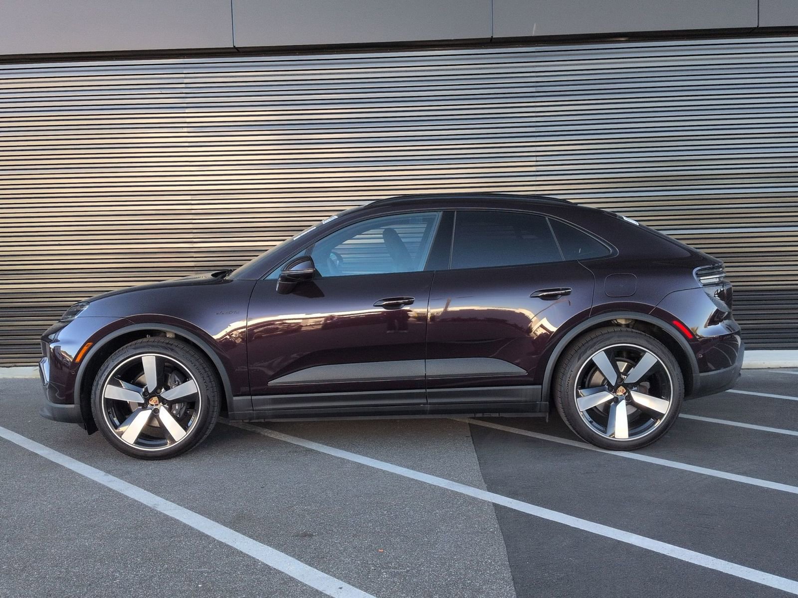 Certified 2025 Porsche Macan 4 Electric image 2