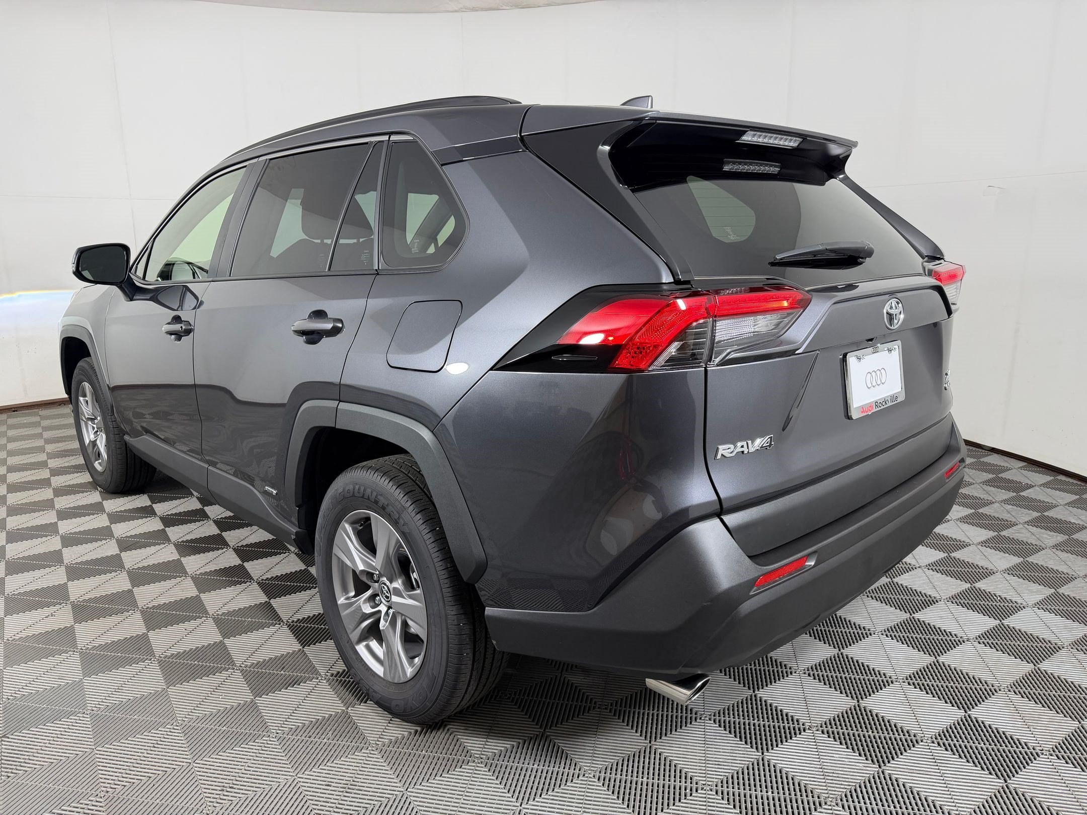 Used 2025 Toyota RAV4 XLE AWD/4WD image 3