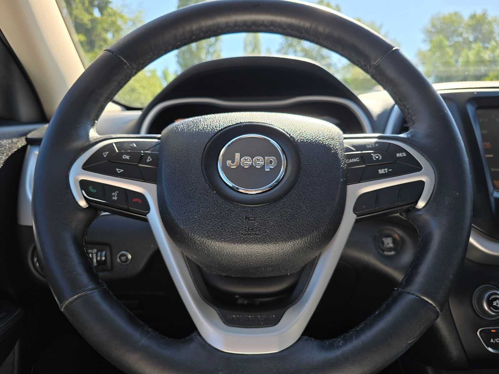 Used 2016 Jeep Cherokee Trailhawk w/ Comfort/Convenience Group AWD/4WD image 24