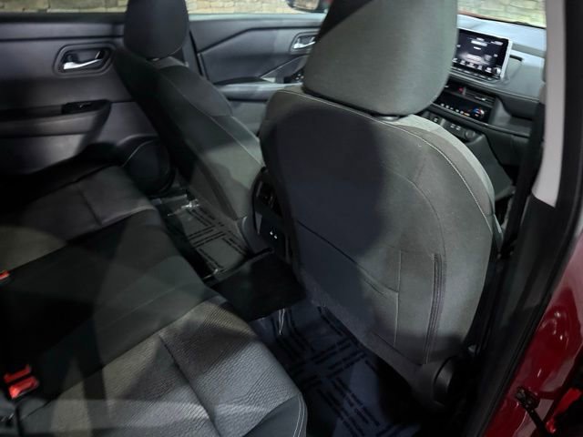 Certified 2025 Nissan Rogue SV image 32