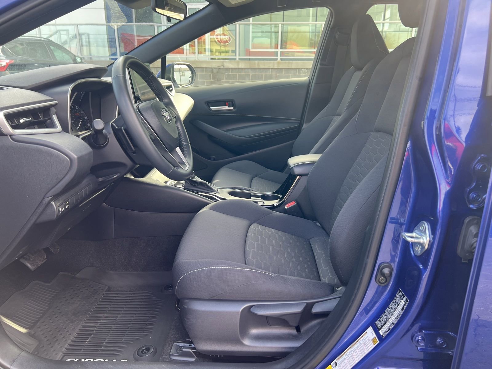 Used 2023 Toyota Corolla SE w/ SE Premium Package image 12