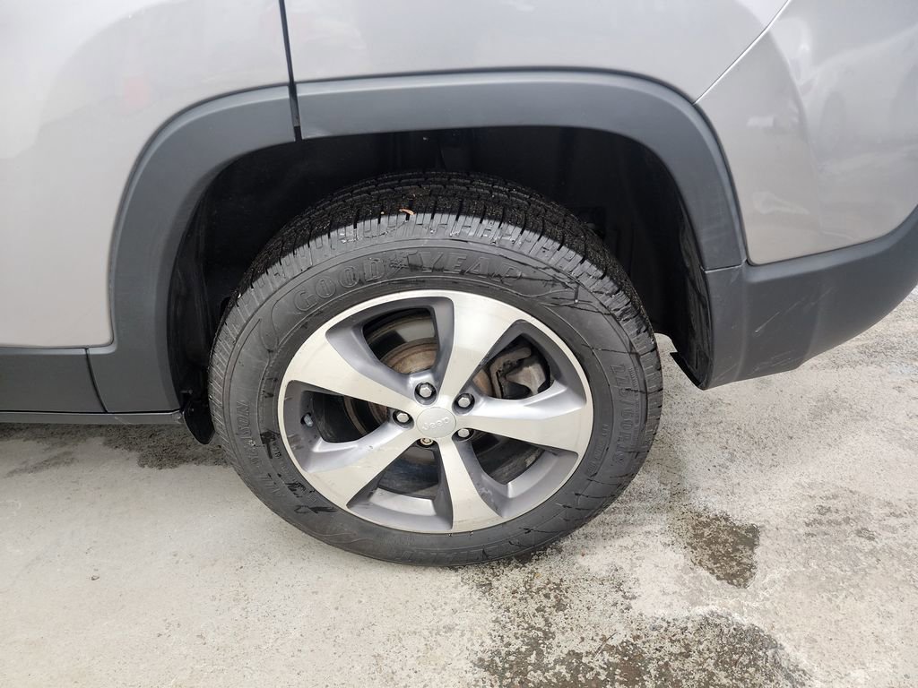 Used 2020 Jeep Cherokee Limited w/ Advanced Safety Group image 40