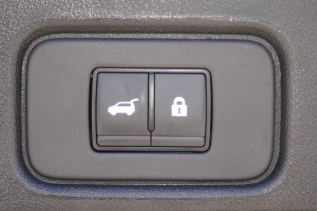 Used 2025 Nissan Pathfinder SV FWD image 10