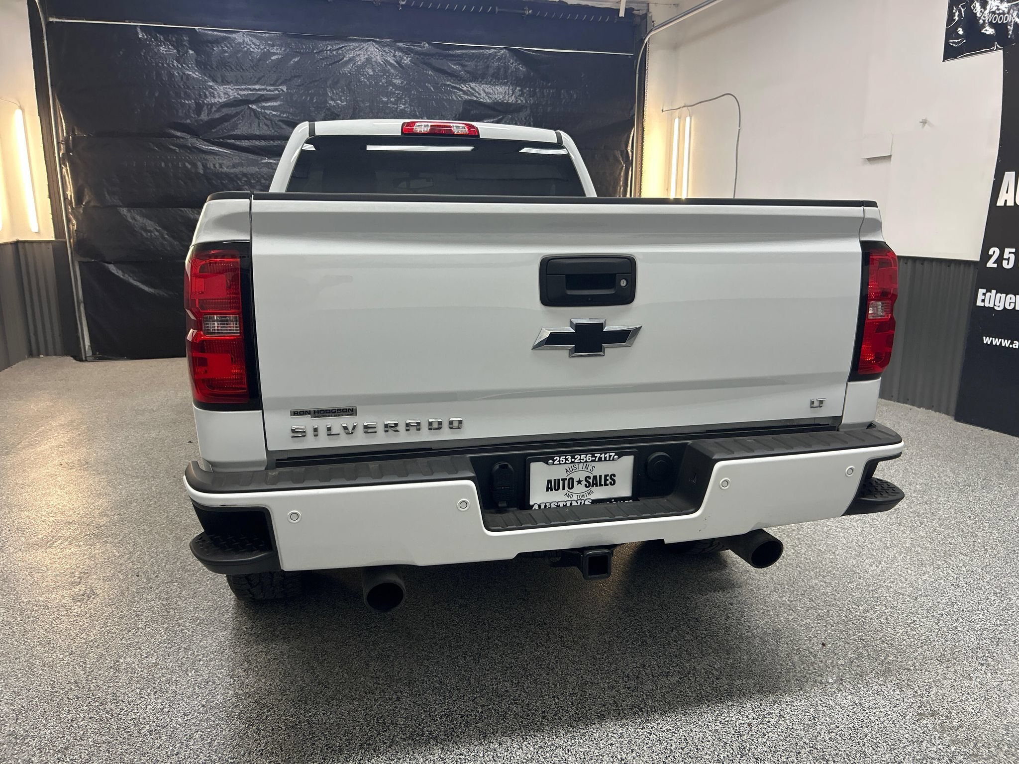 Used 2017 Chevrolet Silverado 1500 LT w/ LT Convenience Package AWD/4WD image 5