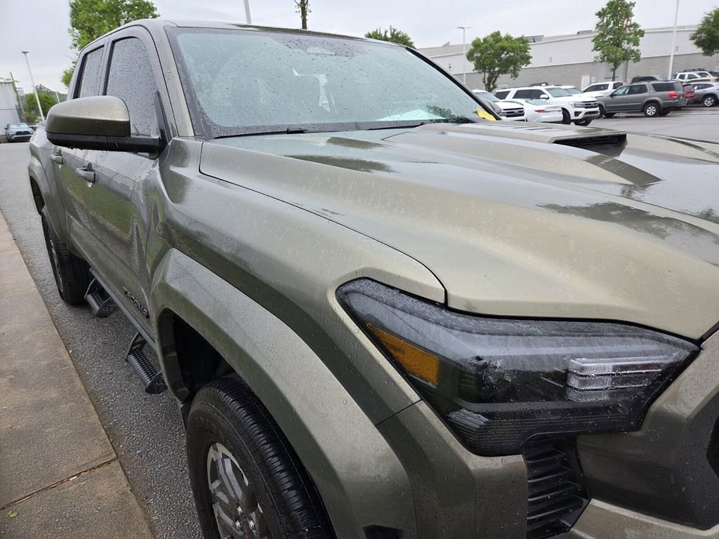 Used 2024 Toyota Tacoma TRD Sport AWD/4WD image 9