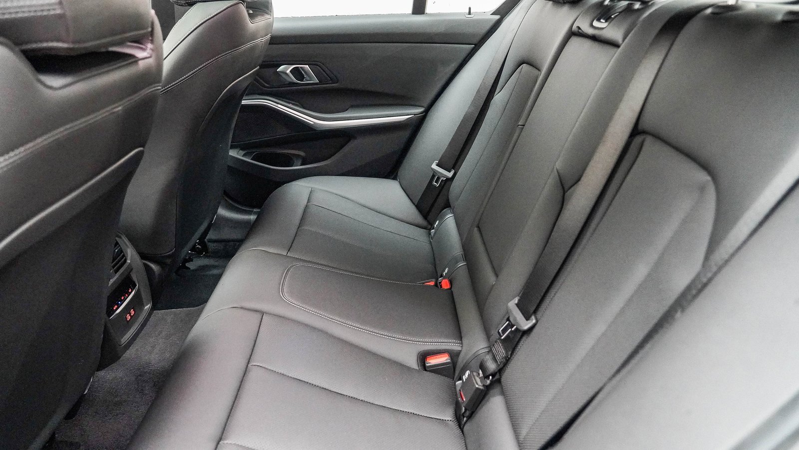 New 2026 BMW 330i Sedan w/ M Sport Package image 17