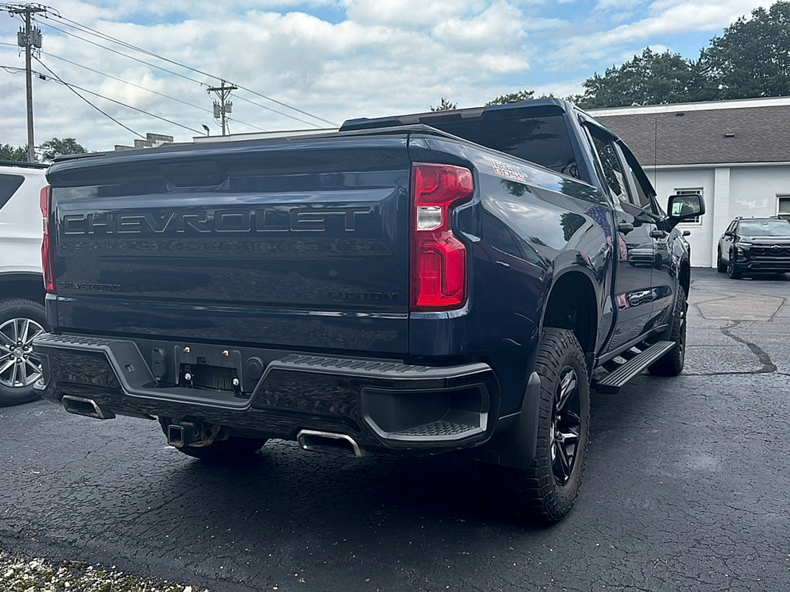 Used 2021 Chevrolet Silverado 1500 Custom Trail Boss w/ LPO, Dark Essentials Package AWD/4WD image 4