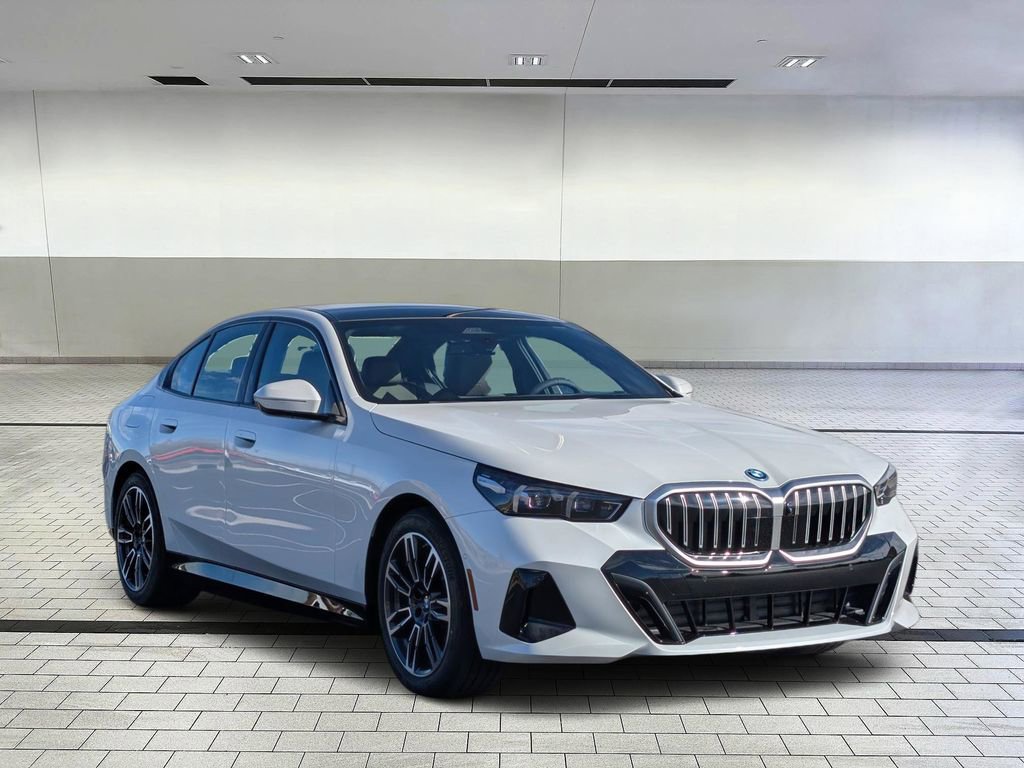 New 2026 BMW 550e xDrive w/ Premium Package image 7